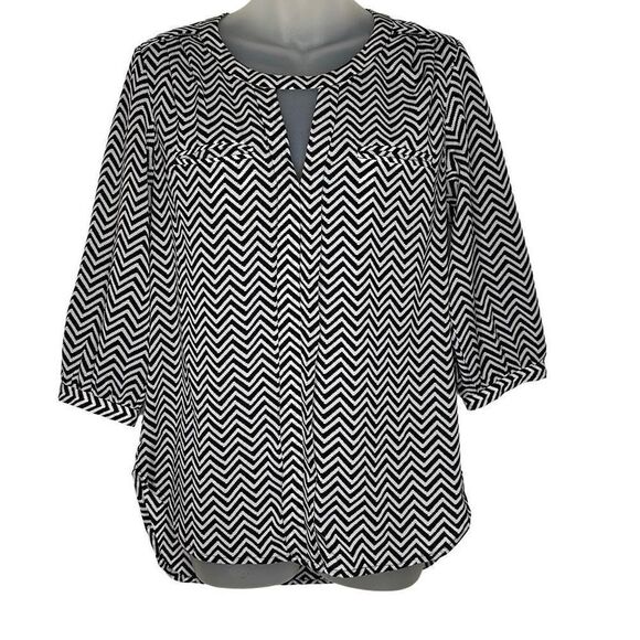 French Connection Tops - French Connection Black & White Zigzag Blouse Shirt Size
US 2